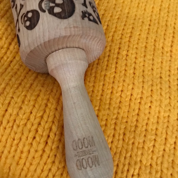 Skeleton Engraved Mood Wood - Picture 2 of 5